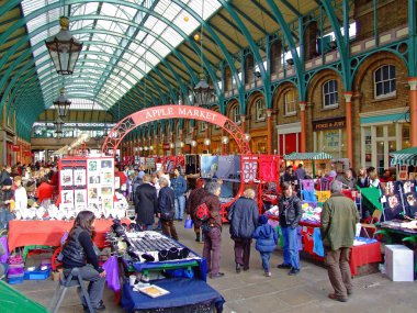 London, Büyük Britanya - 15 Şubat 2007: Apple Pazar Covent Garden Londra, İngiltere.
