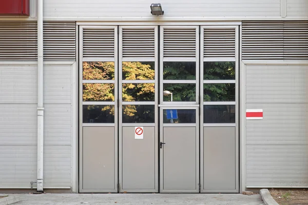 Big Industrial Doors Factory Building Exterior — Stock Photo, Image