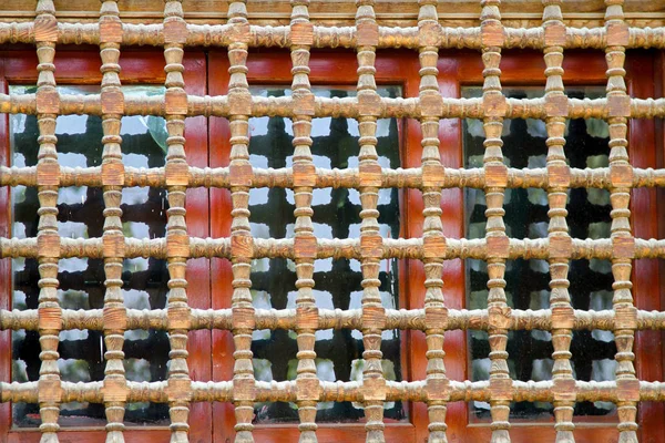 Janela Muito Antiga Com Barra Madeira Decorativa — Fotografia de Stock