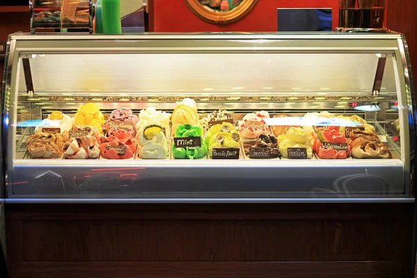 Refrigerator Big Varaity Ice Cream Flavours — Stock Photo, Image