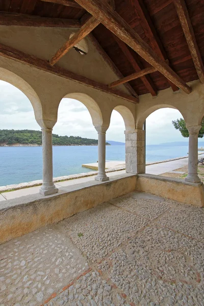 Vue Sur Mer Travers Les Arches Petite Chapelle Île — Photo