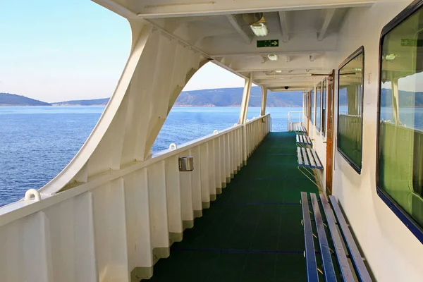 Ferry Boot Promenade Lopen Aan Adriatische Zee — Stockfoto