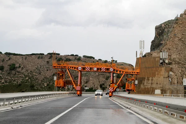 克罗地亚克尔克 2010年5月15日 克罗地亚克尔克岛大桥公路养护车辆设备 — 图库照片