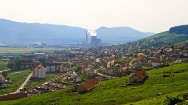 Küçük sanayi şehri Pljevlja Karadağ günde