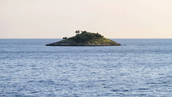 Piccola Isola Deserta Disabitata Nel Mare Adriatico — Foto Stock