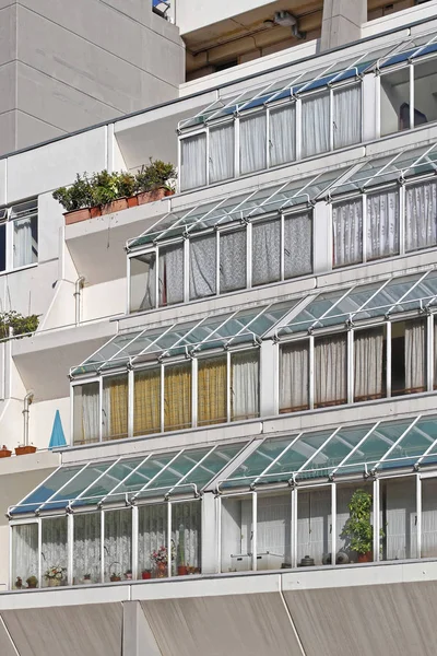 Sunny Side Windows Condo Building London — Stock Photo, Image
