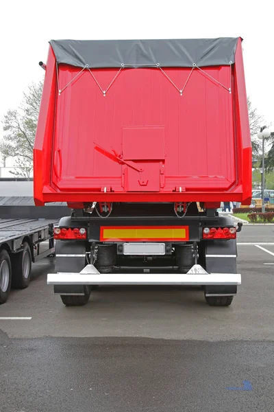 Red Semi Trailer Bulk Cargo Transport — Stock Photo, Image