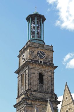 Hannover, Almanya - 03 Mayıs 2011: Aegidienkirche kilise kule abide ikinci dünya savaşının Hannover, Almanya.
