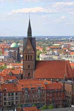 Hannover, Almanya - 03 Mayıs 2011: Marktkirche Katedrali ve kilise kule Hannover, Almanya.