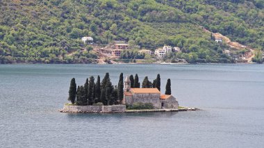 Kotor Körfezi Karadağ'daki St. George Island Manastırı