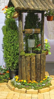 Eski stil ahşap su kova ile iyi