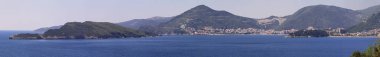 Budva, Karadağ - 18 Nisan 2011: Uzun, Budva, Karadağ Adriyatik Denizi panoramik manzara.