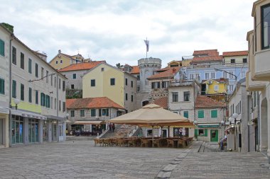 Herceg Novi, Karadağ - 17 Nisan 2011: Eski Şehir Meydanı Kulesi Herceg Novi, Karadağ.
