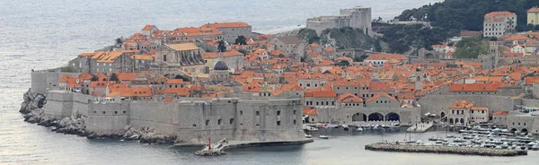 Dubrovnik Kroatië April 2011 Oude Stadsmuren Havenstad Muren Landmark Dubrovnik — Stockfoto