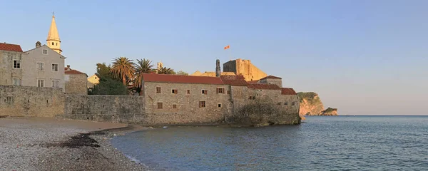 Budva Montenegro April 2011 Altstadt Und Festungsmauer Adriatischen Meer Budva — Stockfoto