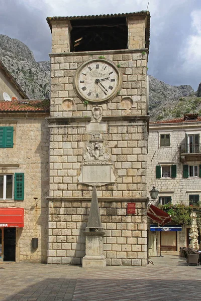 Kotor Czarnogóra Kwietnia 2011 Zegar Średniowiecznej Wieży Old Town Kotor — Zdjęcie stockowe