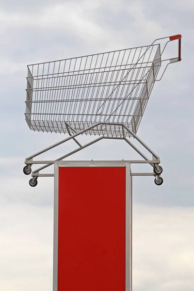 Very Large Shopping Cart Column Advertisement — Stock Photo, Image