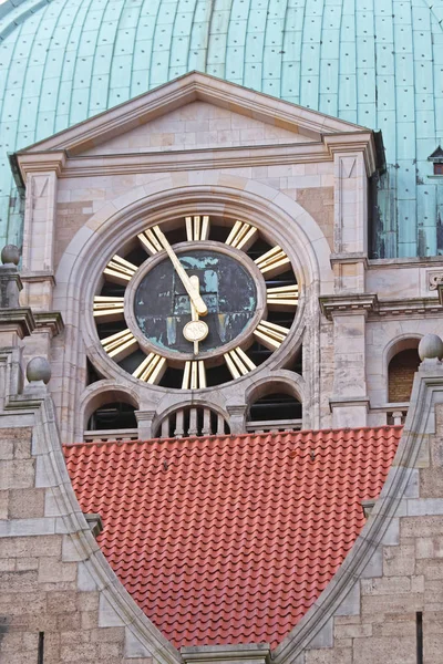 Grote Toren Klok Bij Stadhuis Hannover — Stockfoto