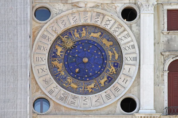 Heiliger Kennzeichnet Tierkreiszeichen Uhrturm Venedig — Stockfoto