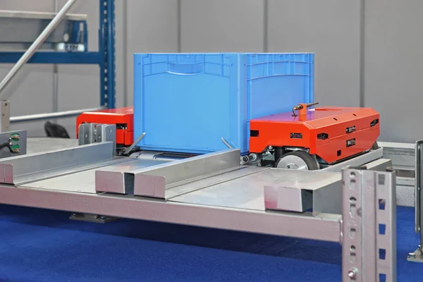Automatisiertes Paletten Shuttle Für Den Transport Von Ratten Regalen Lager — Stockfoto