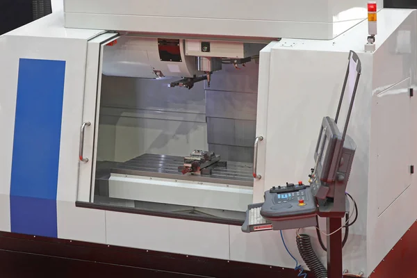 Automated Vertical Machining Center Machine Production Tool — Stock Photo, Image