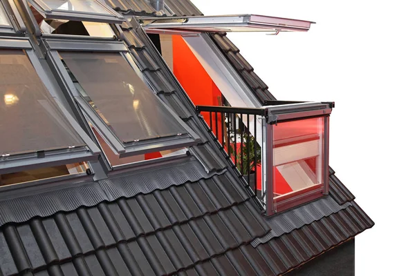 Rozszerzalne Okna Transformacji Małym Balkonem Dachu Domu — Zdjęcie stockowe