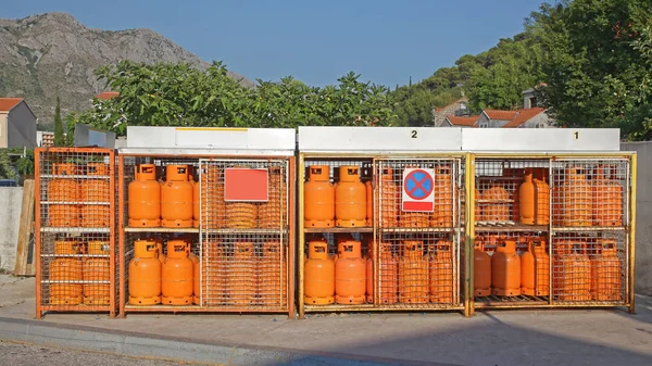 Cylinder Gasflaskor Bränsle Station Lager — Stockfoto