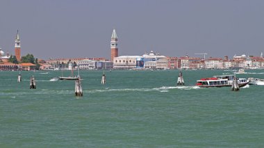 Venice, İtalya - 10 Temmuz 2011: Panorama Venedik lagün ve Cityscape Venedik, İtalya.