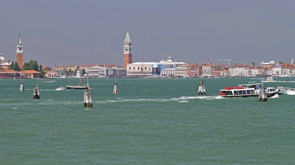 意大利威尼斯 2011年7月10日 威尼斯泻湖全景和威尼斯 意大利的城市景观 — 图库照片