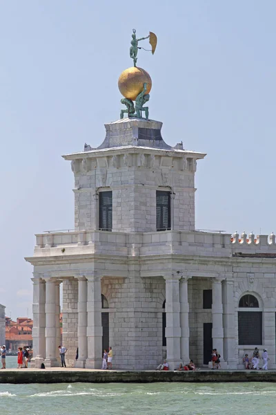 Benátky Itálie Července 2011 Golden Ball Punta Della Dogana Canal — Stock fotografie