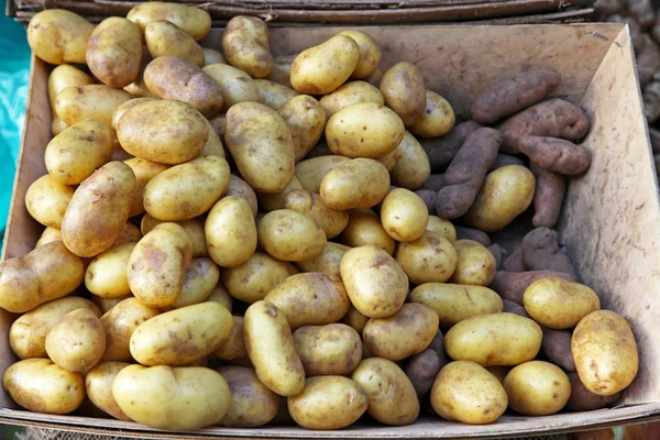 Bunch Potatoes Crate Farmers Market — Stock Photo, Image