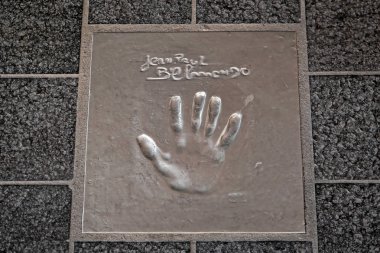 Cannes, Fransa - 20 Ocak 2012: Aktör Jean Paul Belmondo el izlenim açık, Palais des Festivals et Kongre merkezi Cannes, Fransa.