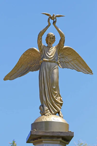 Stratoni Greece June 2011 Winged Gold Lady Holding Dove Statue — Stock Photo, Image