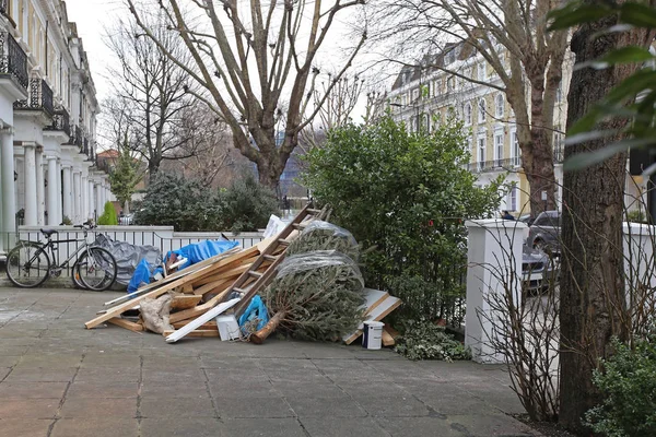 Abgelehnte Abfälle Vorhof Warten Auf Müllabfuhr — Stockfoto