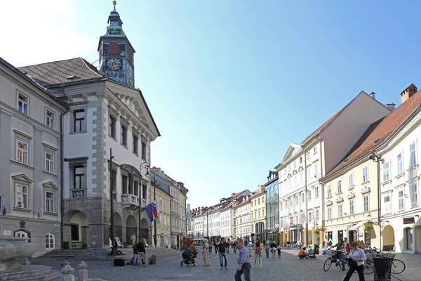 Ljubljana Slovenien Oktober 2014 Människor Torget Framför Rådhuset Ljubljana Slovenien — Stockfoto