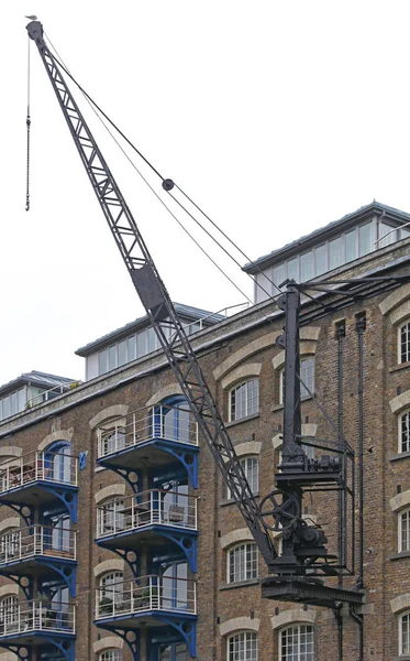 Vintage Kraan Muur Gemonteerd Oud Pakhuis Londen — Stockfoto