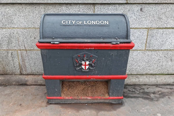 英国伦敦 2013年1月25日 英国伦敦冬城街的沙粒和沙箱 — 图库照片