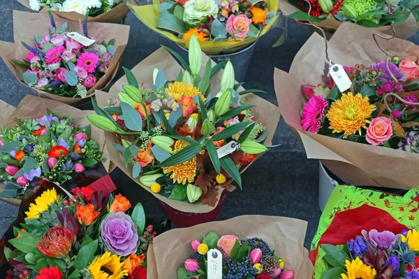 Frische Blumensträuße Blumenladen — Stockfoto