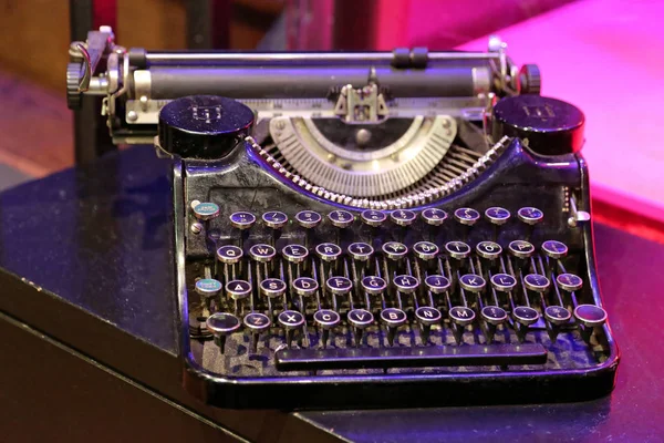 Portable Vintage Used Black Typewriter Machine — Stock Photo, Image