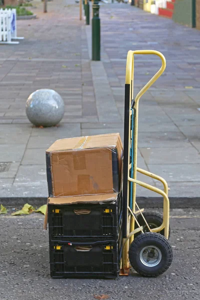 Hand Kar Dolly Geladen Met Doos Kratten Straat Levering — Stockfoto