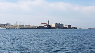 Adriyatik Denizi, Trieste limanında deniz feneri