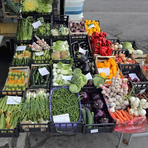 Friss Zöldségek Termelni Utcai Piac Triesztben — Stock Fotó