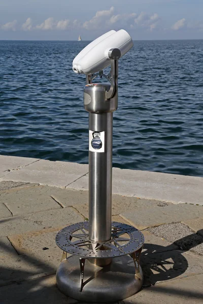 Coin Operated Tower Viewer Binoculars Pole — Stock Photo, Image