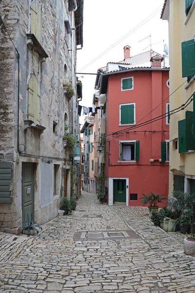 Middelhavet Cobblestones Street Charming Town Rovinj Kroatien - Stock-foto