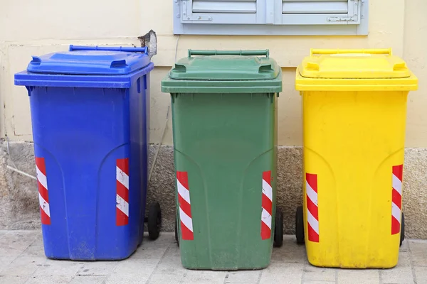 Sorteren Recycleren Van Plastic Afval Wheelie Opslaglocaties — Stockfoto