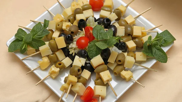 Cheese Skewers Olives Platter Close — Stock Photo, Image