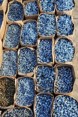 Somun ve civata Hırdavat dükkânı hayalarına kutuları