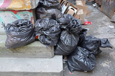 Siyah çöp torbaları çöp çöp Street