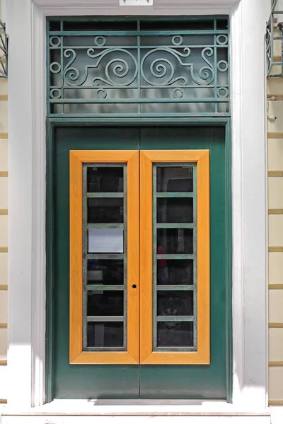 Grande Doppia Porta Ingresso Edificio Con Vetro — Foto Stock