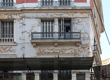 İhmal edilen ve terk edilmiş bir binada Urban Decay Atina Yunanistan